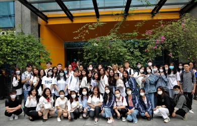 Sinh viên ngành Quản trị thương hiệu trải nghiệm thực tế tại một trong những doanh nghiệp công nghệ hàng đầu Việt Nam